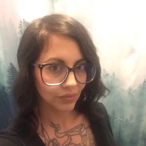 Meet your Posher, Crystal